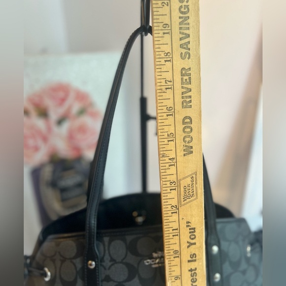 Coach F57842 Signature Drawstring Carryall Shoulder Bag - Picture 4 of 15